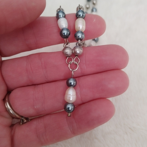 Yves Rocher Signed LBVYR Pearl Necklace - Picture 2 of 6